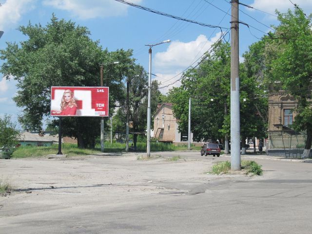 Щит 6x3,  Дмитрян вул.,3   (аптека, з  центру на  залізн. вокзал)