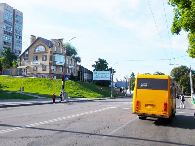 Щит 6x3,  Горького вул., 22 (райисполком) ("Ощадбанк","Кредобанк")