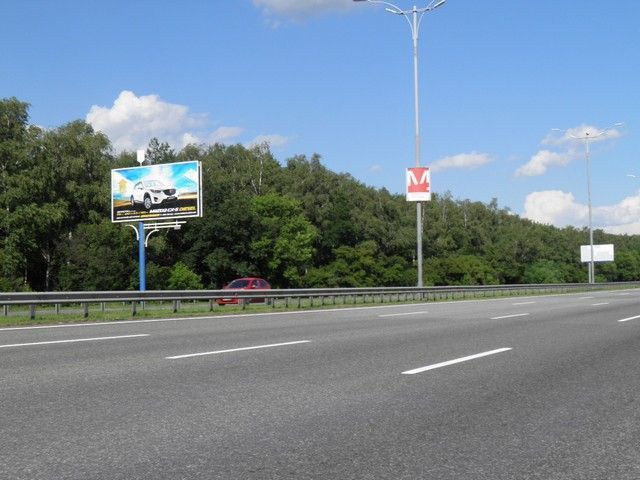Щит 8x4,  26,600 км. автомагистрали Киев - Борисполь