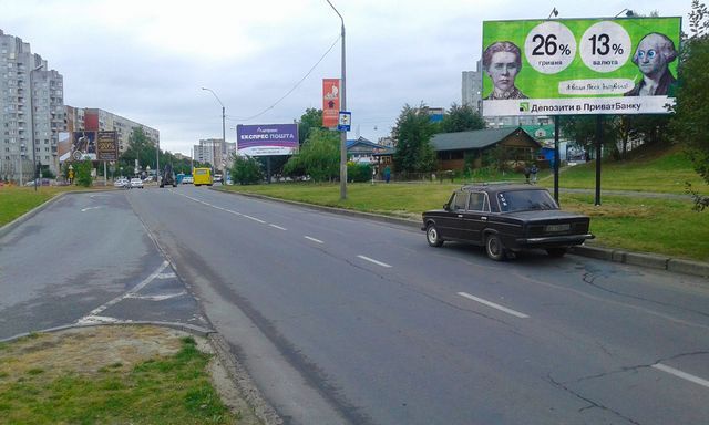 Щит 6x3,  Хуторівка вул., (перед ТЦ "Шувар") АЗС ОККО