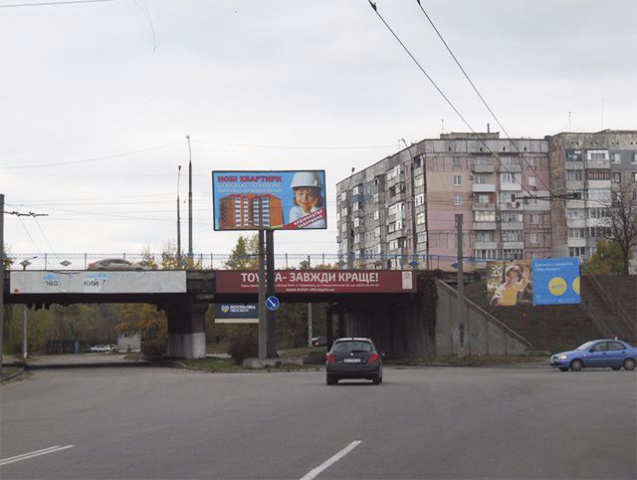 Щит 6x3,  Винниченка пр. - Вокзальная вул. (розподільча смуга)