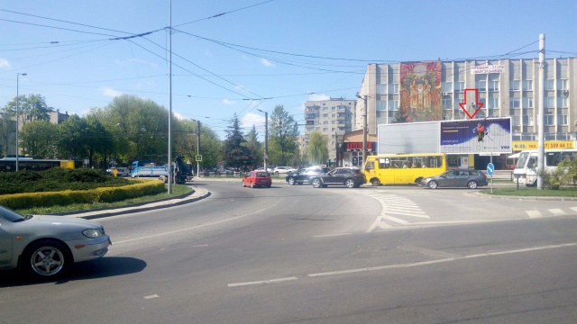 Призма 6x3,  Чорновола пр-т - Липинського вул. ("МакДональдс") (правий)