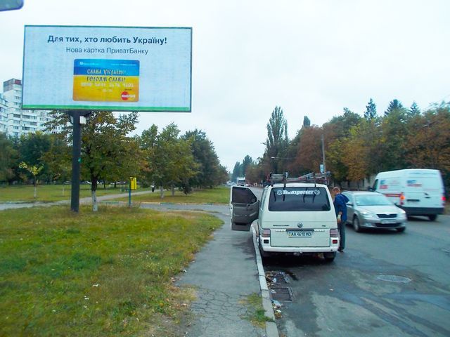 Щит 6x3,  Бережанская ул.,14-16 к "КАРАВАНУ"
