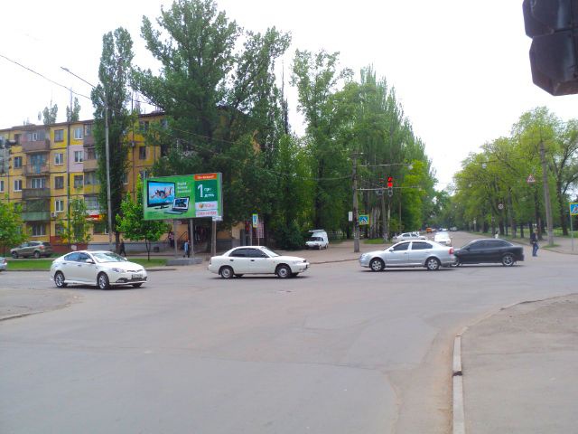 Щит 6x3,  Матусевича dул., 12 - Костенко вул., (ПриватБанк, КТУ, цирк), від Гагаріна пр.