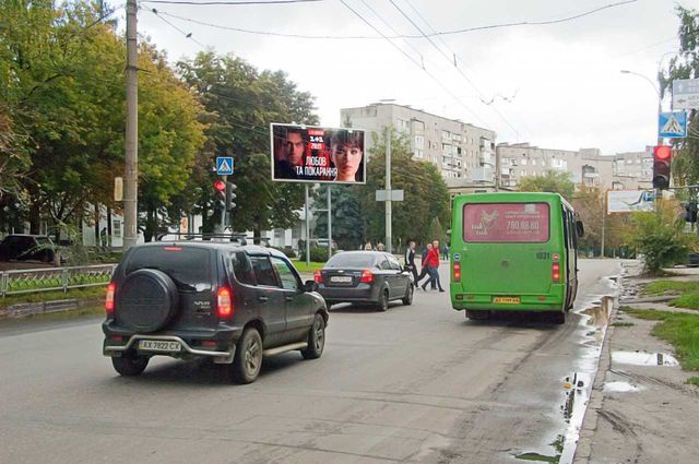 Призма 6x3,  Деревянко ул., 1 - маг. "Сантехника"