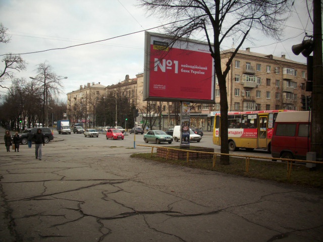 Скролл 4x3,  Соборный пр.- Новицкого ул.  (напротив "Райффайзен Банк Аваль")
