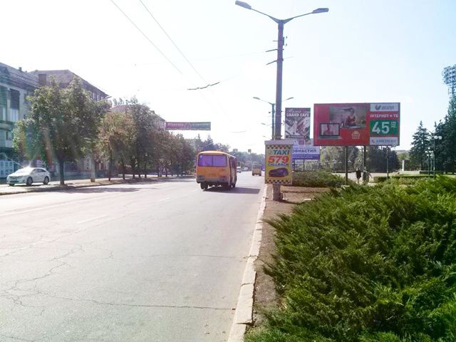 Щит 6x3,  Металургів пр., парк