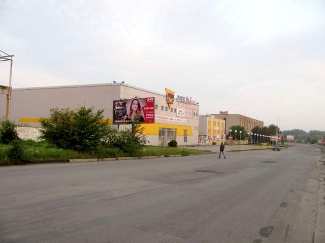 Щит 5.9x2.9,  Надрічна вул., (Супермаркет "Торба",напроти стадіону)