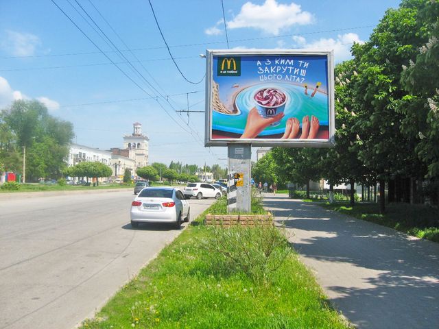 Беклайт 4x3,  Металургів пр.,19 до Проспекту Соборний. Напроти Нової Пошти, до Макдональдсу