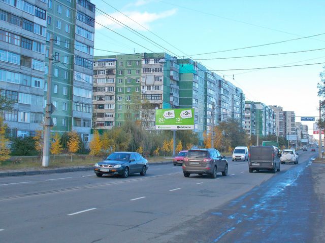 Щит 6x3,  Героїв Крут вул.,  52 (напроти автосалонів Форд, Шкода, Рено)