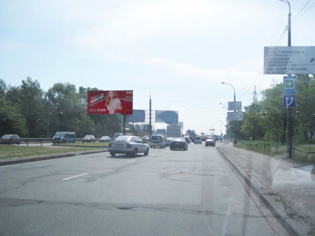 Щит 6x3,  Богатирська вул., 3 (розподільча смуга, на Петрівку, завод "Оболонь")