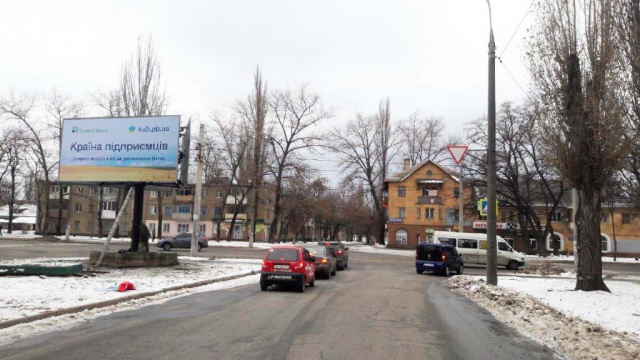 Щит 6x3,  Васякина вул., 1 - Соборності  ул.(розподільча смуга)