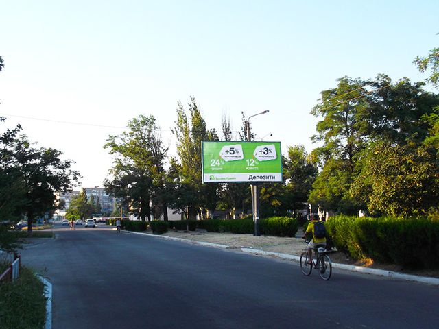 Щит 6x3,  Першотравнева вул., (напроти ПТУ №7)