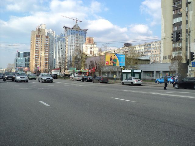 Щит 6x3,  Днепровская набережная ул., 7 (напротив "Райффайзен Банк Аваль")
