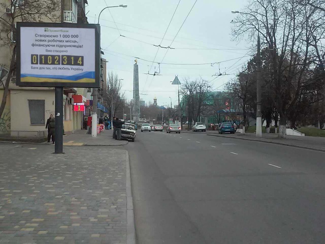 Беклайт 3.14x2.3,  Черняховського вул. 24 - пл. "10-го квітня" (банк "АВАЛЬ")