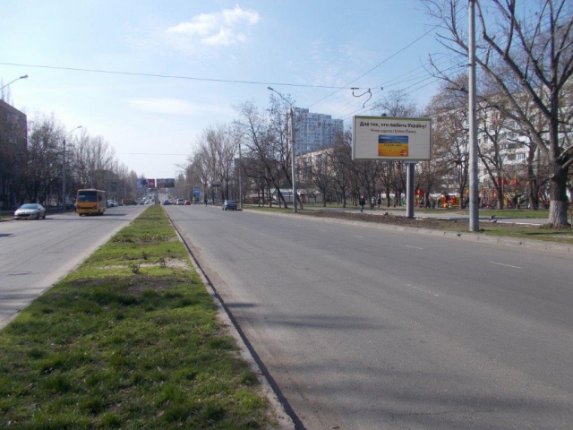 Щит 6x3,  Глушка пр., 26  - 150 м. до Ільфа та Петрова вул.