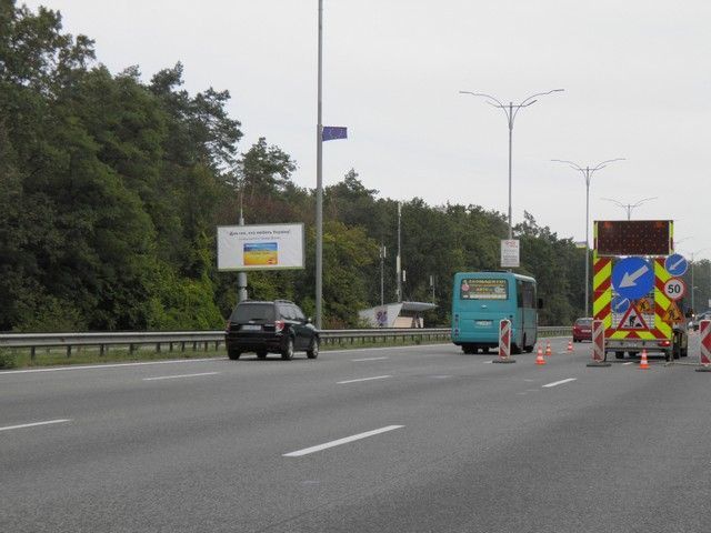 Щит 8x4,  22,650 км. автомагистралі Київ - Бориспіль